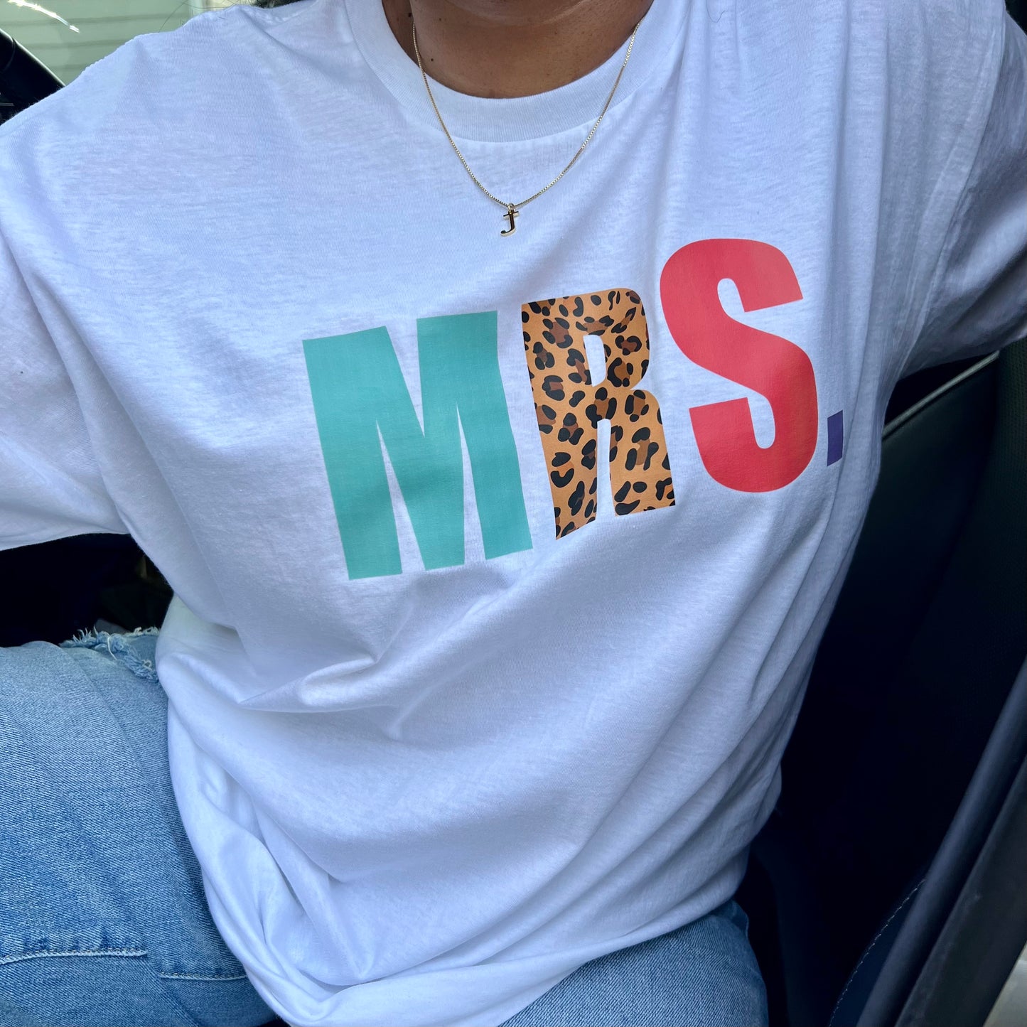 WHITE/ANIMAL PRINT MRS. TEE