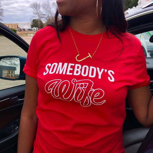 RED ‘SOMEBODY’S WIFE’ TEE