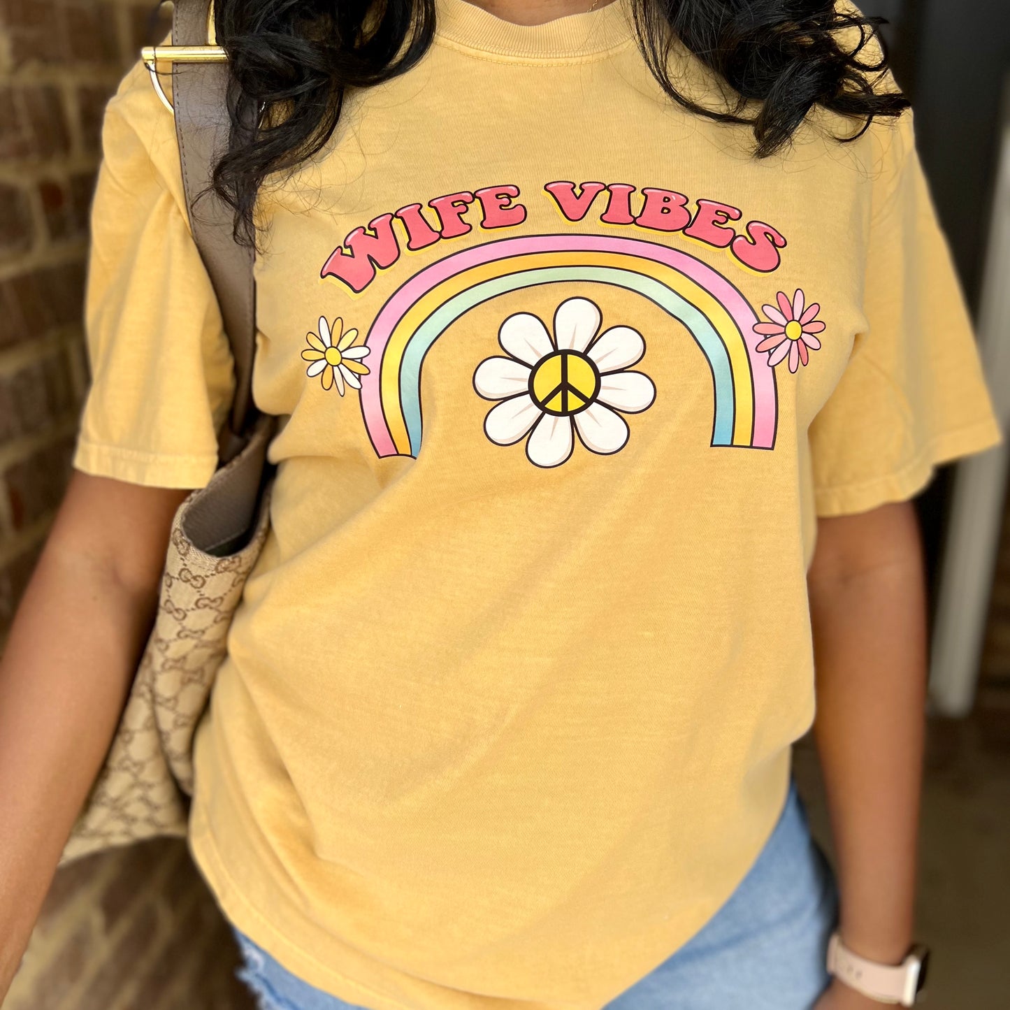 MUSTARD WIFE VIBES TEE