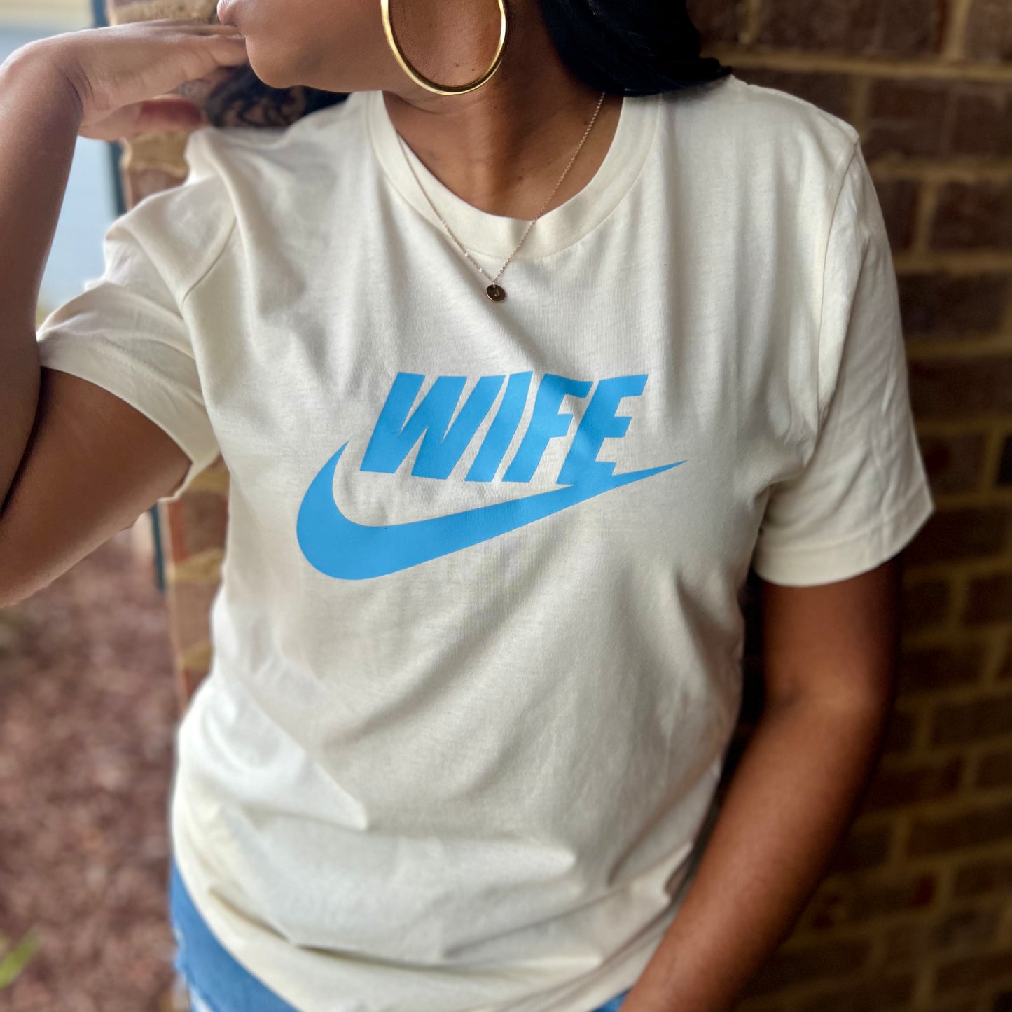 NATURAL/CAROLINA WIFE SPORT TEE