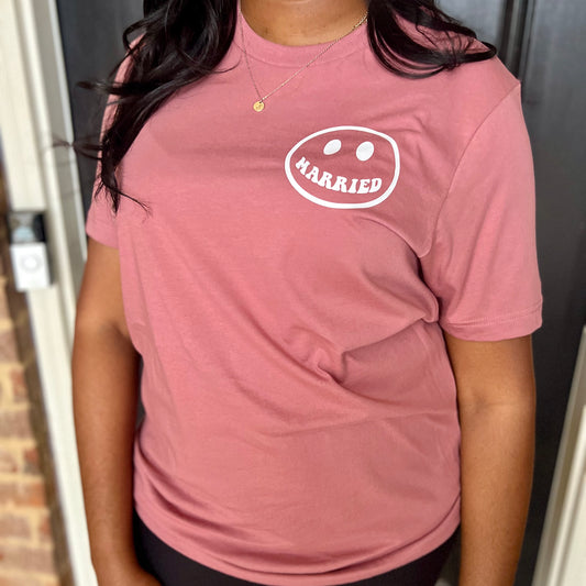 MAUVE HAPPILY MARRIED LOGO TEE(UNISEX)