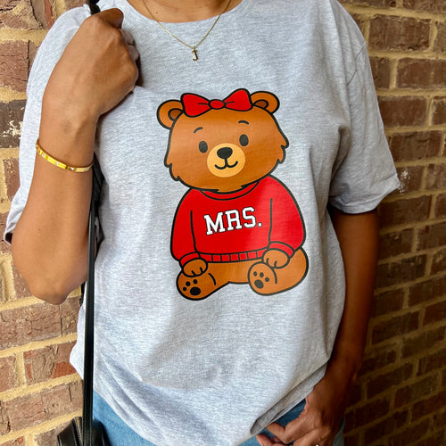 BAILEY BEAR COLLECTION: HEATHER GREY/RED MRS. TEE